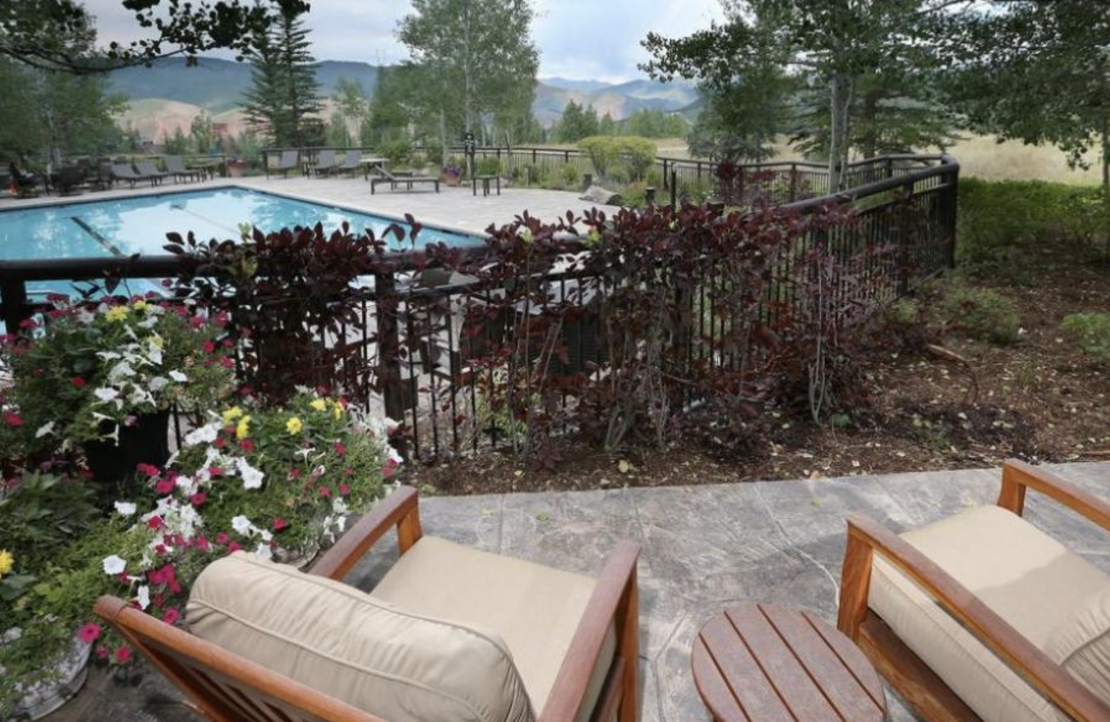 Peak View House - Image 11